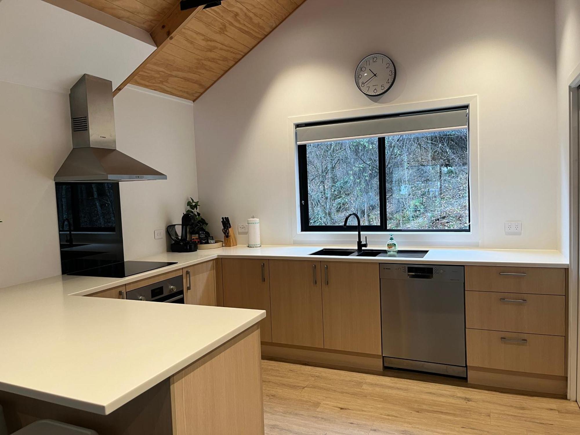 Queenstown Central - Walk To Town - Free Parking - Wifi And Smart Tv - Gym 외부 사진